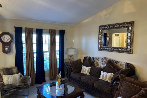 House in Port St. Lucie, Florida 4 bedrooms, 207.73 sq.m. № 2193438 - photo 11