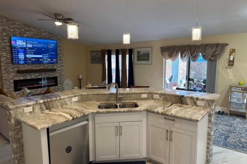 House in Port St. Lucie, Florida 4 bedrooms, 207.73 sq.m. № 2193438 - photo 6