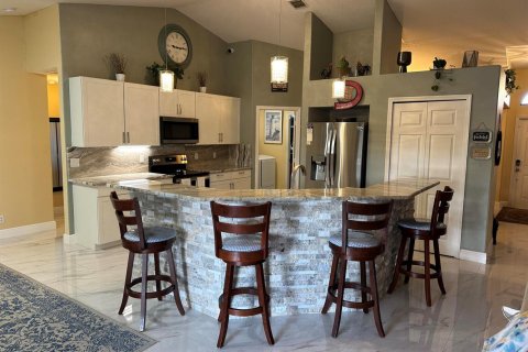 House in Port St. Lucie, Florida 4 bedrooms, 207.73 sq.m. № 2193438 - photo 3