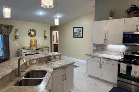 House in Port St. Lucie, Florida 4 bedrooms, 207.73 sq.m. № 2193438 - photo 5