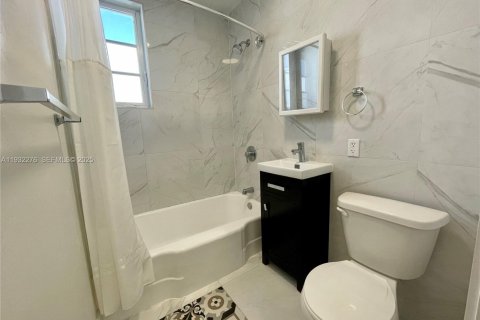 Снять в аренду квартиру в Майами-Бич, Флорида 46.45м2, № 1990826 - фото 2