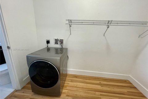 Снять в аренду квартиру в Майами-Бич, Флорида 46.45м2, № 1990826 - фото 4