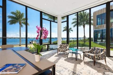 House in West Palm Beach, Florida 7 bedrooms, 376.07 sq.m. № 2046496 - photo 9