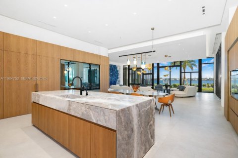 House in West Palm Beach, Florida 7 bedrooms, 376.07 sq.m. № 2046496 - photo 11