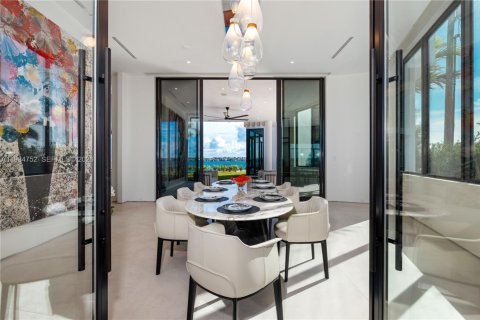 House in West Palm Beach, Florida 7 bedrooms, 376.07 sq.m. № 2046496 - photo 22