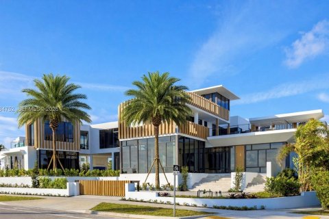 House in West Palm Beach, Florida 7 bedrooms, 376.07 sq.m. № 2046496 - photo 4