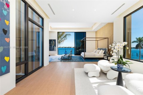 House in West Palm Beach, Florida 7 bedrooms, 376.07 sq.m. № 2046496 - photo 27