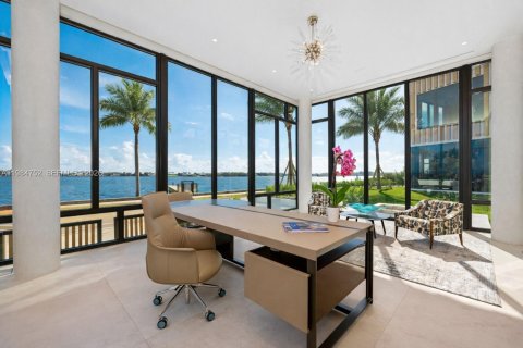 House in West Palm Beach, Florida 7 bedrooms, 376.07 sq.m. № 2046496 - photo 7