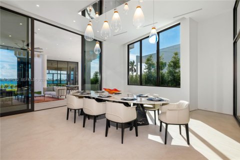 House in West Palm Beach, Florida 7 bedrooms, 376.07 sq.m. № 2046496 - photo 21