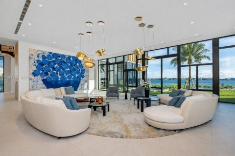 House in West Palm Beach, Florida 7 bedrooms, 376.07 sq.m. № 2046496 - photo 16