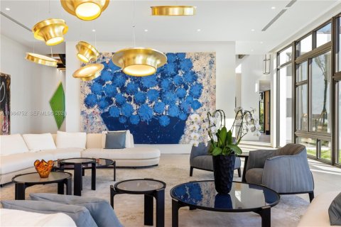 House in West Palm Beach, Florida 7 bedrooms, 376.07 sq.m. № 2046496 - photo 18