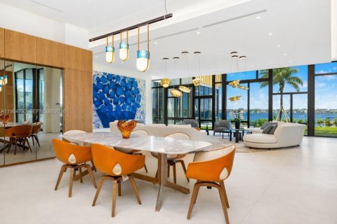 House in West Palm Beach, Florida 7 bedrooms, 376.07 sq.m. № 2046496 - photo 14