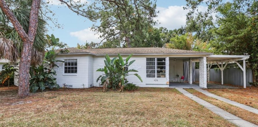 House in Tampa, Florida 3 bedrooms, 116.31 sq.m. № 2143213