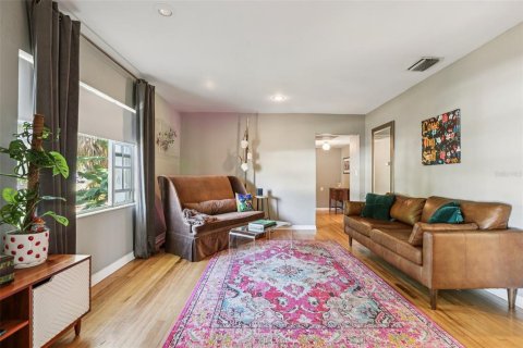 House in Tampa, Florida 3 bedrooms, 116.31 sq.m. № 2143213 - photo 5
