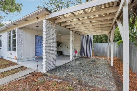 House in Tampa, Florida 3 bedrooms, 116.31 sq.m. № 2143213 - photo 2