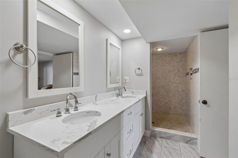 Condo in Tampa, Florida, 2 bedrooms № 2095611 - photo 21