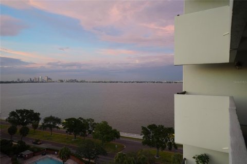 Condo in Tampa, Florida, 2 bedrooms № 2095611 - photo 27