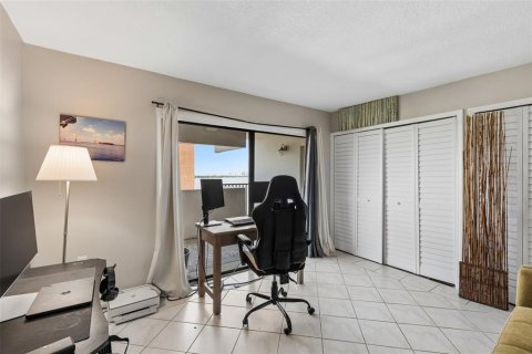 Condo in Tampa, Florida, 2 bedrooms № 2095611 - photo 30
