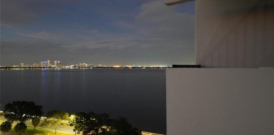 Condo in Tampa, Florida, 2 bedrooms № 2095611