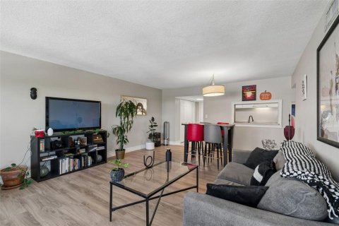 Condo in Tampa, Florida, 2 bedrooms № 2095611 - photo 11