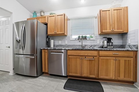 House in The Villages, Florida 3 bedrooms, 136.57 sq.m. № 2272840 - photo 4