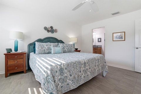 House in The Villages, Florida 3 bedrooms, 136.57 sq.m. № 2272840 - photo 11