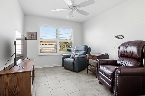 House in The Villages, Florida 3 bedrooms, 136.57 sq.m. № 2272840 - photo 17