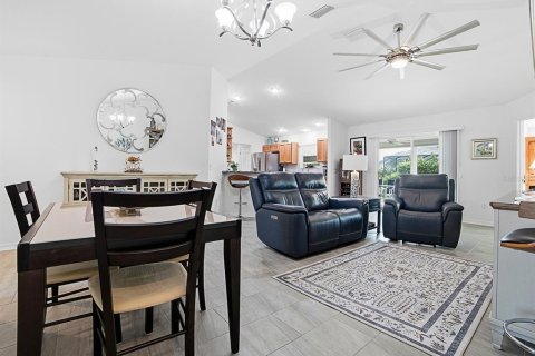 House in The Villages, Florida 3 bedrooms, 136.57 sq.m. № 2272840 - photo 8