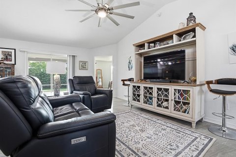 House in The Villages, Florida 3 bedrooms, 136.57 sq.m. № 2272840 - photo 9