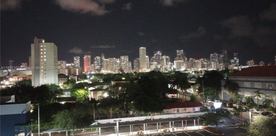 Condo in Miami, Florida, 2 bedrooms  № 2015331