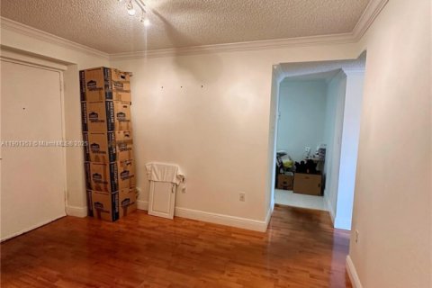 Condo in Miami, Florida, 2 bedrooms  № 2015331 - photo 6