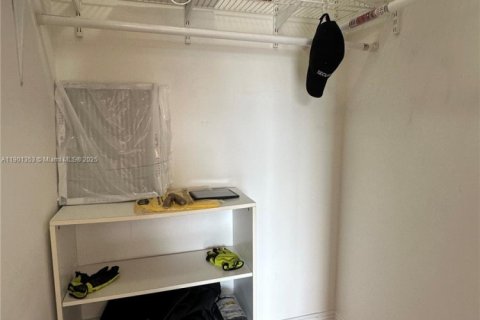 Condo in Miami, Florida, 2 bedrooms  № 2015331 - photo 18