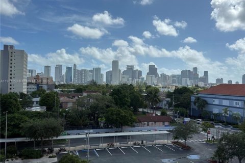 Condo in Miami, Florida, 2 bedrooms  № 2015331 - photo 3