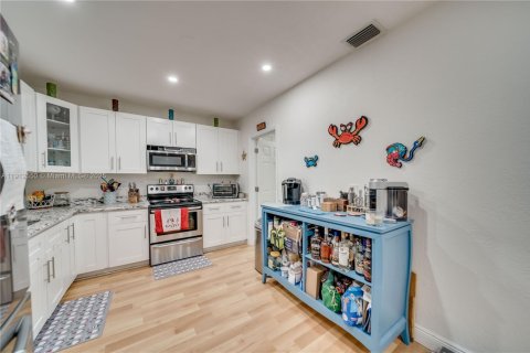 Casa en venta en Hollywood, Florida, 3 dormitorios, 118.64 m2 № 1969512 - foto 16