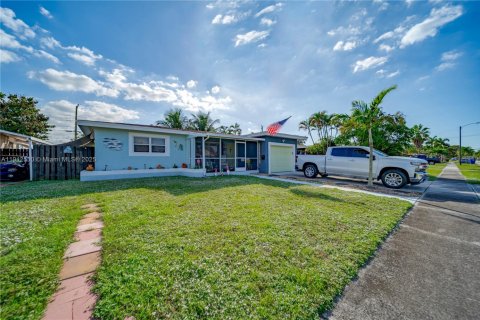 Casa en venta en Hollywood, Florida, 3 dormitorios, 118.64 m2 № 1969512 - foto 2