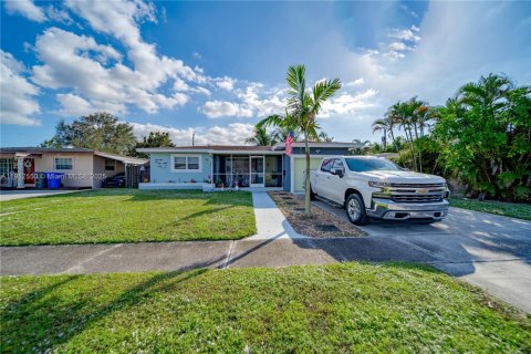 Casa en venta en Hollywood, Florida, 3 dormitorios, 118.64 m2 № 1969512 - foto 1