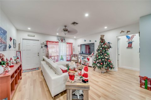 Casa en venta en Hollywood, Florida, 3 dormitorios, 118.64 m2 № 1969512 - foto 8