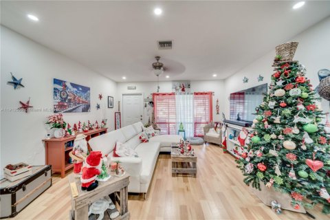 Casa en venta en Hollywood, Florida, 3 dormitorios, 118.64 m2 № 1969512 - foto 9