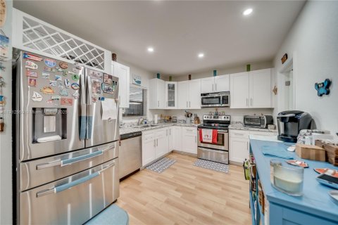 Casa en venta en Hollywood, Florida, 3 dormitorios, 118.64 m2 № 1969512 - foto 17