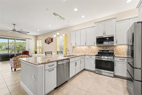 House in Wesley Chapel, Florida 3 bedrooms, 194.35 sq.m. № 2207085 - photo 12