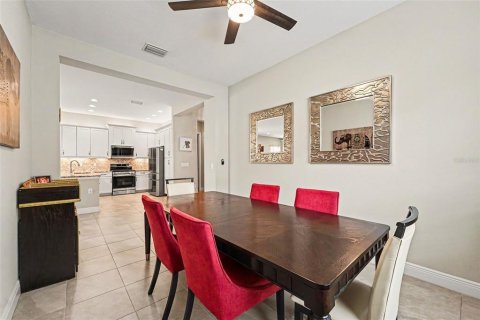 House in Wesley Chapel, Florida 3 bedrooms, 194.35 sq.m. № 2207085 - photo 9