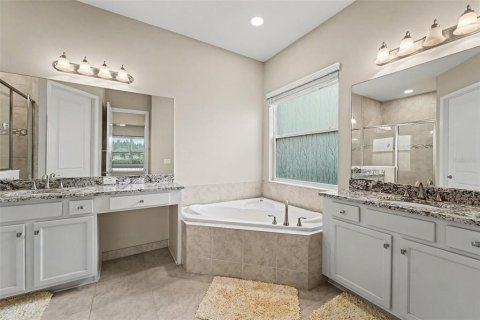 House in Wesley Chapel, Florida 3 bedrooms, 194.35 sq.m. № 2207085 - photo 19