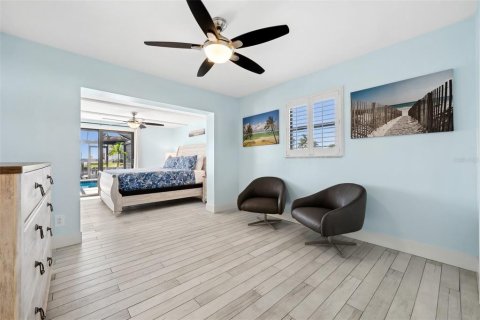 House in Cape Coral, Florida 4 bedrooms, 192.4 sq.m. № 1612589 - photo 28