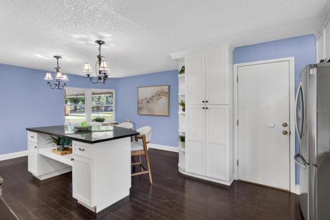 House in Winter Park, Florida 4 bedrooms, 154.22 sq.m. № 2266640 - photo 9