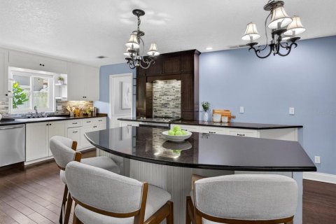 House in Winter Park, Florida 4 bedrooms, 154.22 sq.m. № 2266640 - photo 12