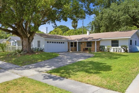House in Winter Park, Florida 4 bedrooms, 154.22 sq.m. № 2266640