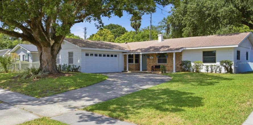 House in Winter Park, Florida 4 bedrooms, 154.22 sq.m. № 2266640