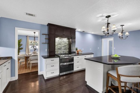 House in Winter Park, Florida 4 bedrooms, 154.22 sq.m. № 2266640 - photo 10