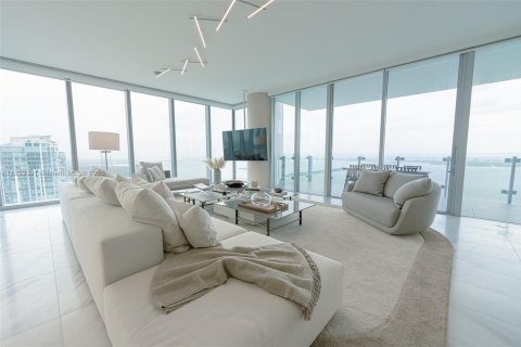 Condo in Miami, Florida, 3 bedrooms  № 1888780 - photo 1