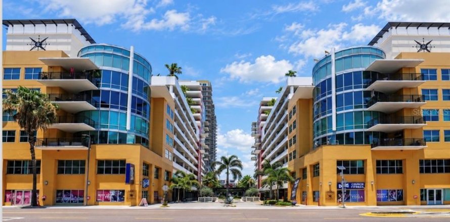 Condominio en Tampa, Florida, 2 dormitorios № 2391123